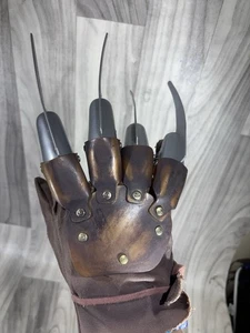 FREDDY KRUEGER Glove Vintage 1984 The Second nightmare on Elm Street (Venture) - Picture 1 of 5