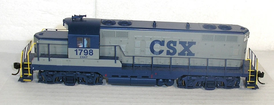 Walthers Mainline EMD GP9 Phase II w/ Chopped Nose CSX 1798, DCC Ready, HO - Image 1 of 4