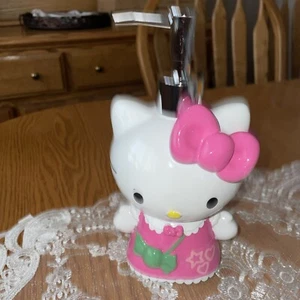 Hello Kitty Pink Soap Dispenser Lotion Pump Spring With Green Bow Purse NEW - Picture 1 of 2