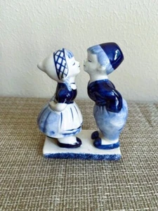 Delft Dutch Kissing Couple Figurine Hand-painted Collectible Figures Kissing Kid - Picture 1 of 6
