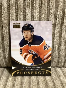 2021 Metal Universe Hockey Tyler Benson Prospects Rookie Oilers Skybox Premium - Foto 1 di 2