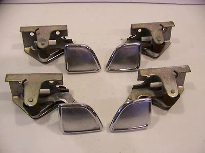 Chrysler Newport 1977 4D manija de puerta conjuntos Town & Country OEM 76 75 74 Gran Fury Foto 1 de 4