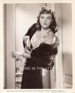 PAULETTE GODDARD THE LADY HAS PLANS ORIGINAL VINTAGE PARAMOUNT PICTURES STILL - Bild 1 von 1