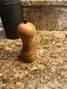 Peugeot Wooden Pepper Mill - Bild 1 von 4