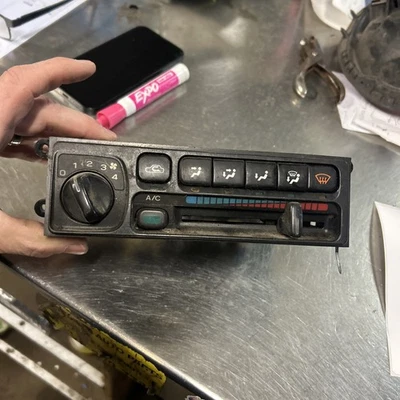 Unidad de control de temperatura Subaru Legacy 1998-99 Foto 1 de 4