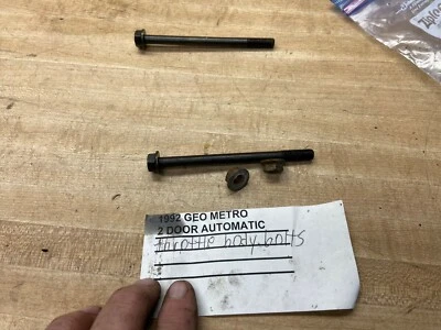 GEO METRO 1989-1994 CUERPO DEL ACELERADOR PERNOS Y TUERCAS DE MONTAJE Foto 1 de 4