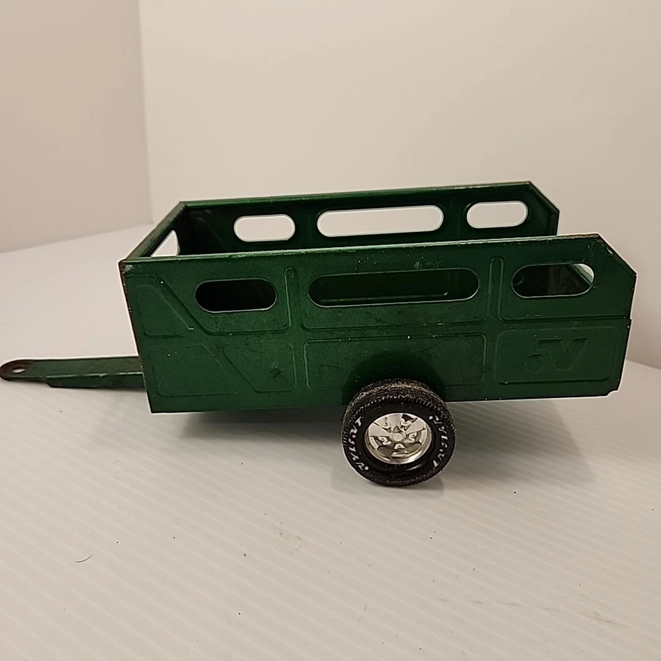 Винтажный зеленый прицеп-вагон Nylint 11 дюймов из прессованной стали для фермы крупного рогатого скота - Изображение 1 из 4