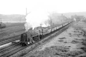 PHOTO British Railways Steam Locomotive Class 9F 92055  at Mirfield  in 1965