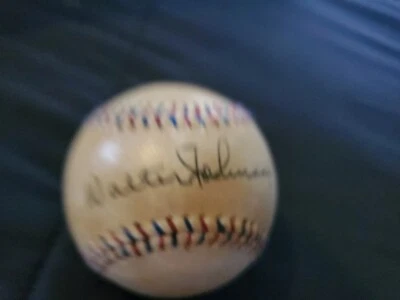 RÉPLICA EXACTA DE BÉISBOL FIRMADA POR WALTER JOHNSON - NUESTRAS PELOTAS HECHAS EN R 4 MUSEOS Foto 1 de 4