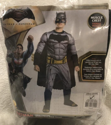 Disfraz de lujo Batman musculoso pecho juvenil talla 8-10 mono/máscara/cinturón/capa acolchado Foto 1 de 4