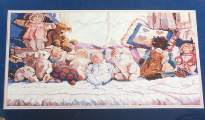 全新 Bucilla Things WORTH KEEPING 计数十字绣套件 40673 婴儿娃娃 长毛绒 — 第 1/4 张图片