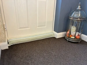 94 cm (37") Zugluftstopper aus Laura Ashley Pistazienstoff - Bild 1 von 3