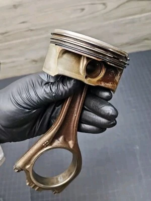 BMW E70 550i 750i X5 X6 2009-2014 (F01 F10 E71) 4,4 L N63 V8 - pistón con varilla vz78 Foto 1 de 4