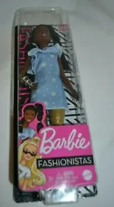 2020 BARBIE FASHIONISTAS #146 BAMBOLA AFROAMERICANA CON GAMBA PROTESICA - Foto 1 di 3
