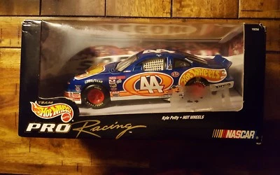 '98 Kyle Petty #44 Hot Wheels Pro Racing [1:24 Scale] NASCAR Stock Car - Image 1 of 3