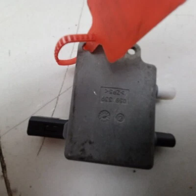 Módulo divisor amplificador antena 2014 Mercedes CLA C117 - Imagem 1 de 4