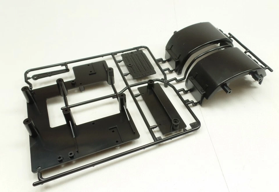 Tamiya 1:14 Volvo FH12 Globetrotter 420 0115278 P-Teile Radkästen TL4® - Bild 1 von 1