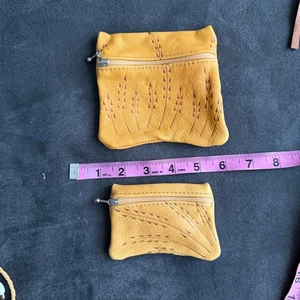 Manitobah Mukluks Yellow Leather Zippered Coin Pouch Set - Picture 1 of 4