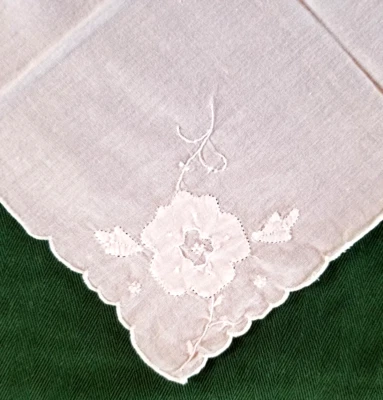 Wedding Handkerchief VTG Hanky White on White Rose Embroidery over Applique - Изображение 1 из 4