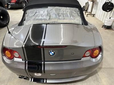 03-08 BMW Z4 ESCOTILLA TRASERA MALETERO TAPA PUERTA LEVADIZA CON RAYA GRIS ESTERLINA 472 Foto 1 de 4