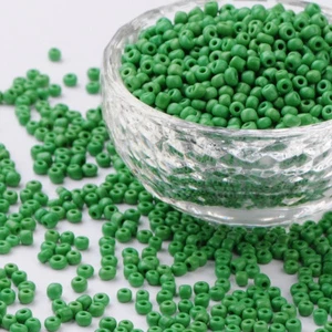 50g 3mm glass seed beads green opaque - bead craft, DIY jewellery making beading - Picture 1 of 3