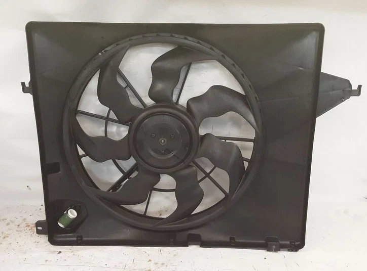 2010-2012 Hyundai Santa Fe Electric Cooling Fan Assembly - Image 1 of 2