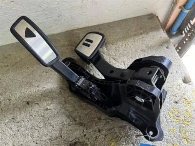Accelerator And Brake Pedal 10B723058A For 2021 ID.4 2860813 - Image 1 of 4