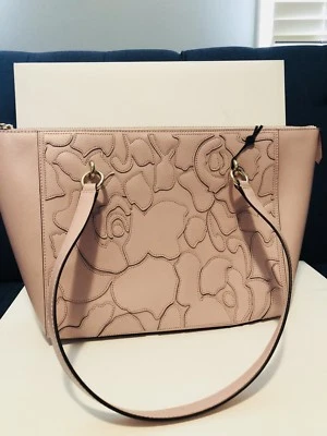 DKNY Donna Karan New York Sara 花卉皮革拉链托特包手提包玫瑰粉红色全新无标签 — 第 1/4 张图片