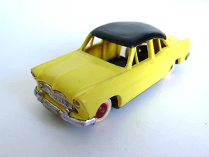 LES MINIATURES DE NOREV SIMCA TRIANON 1/43è CHASSIS MÉTAL BON ÉTAT 1955 - Picture 1 of 5