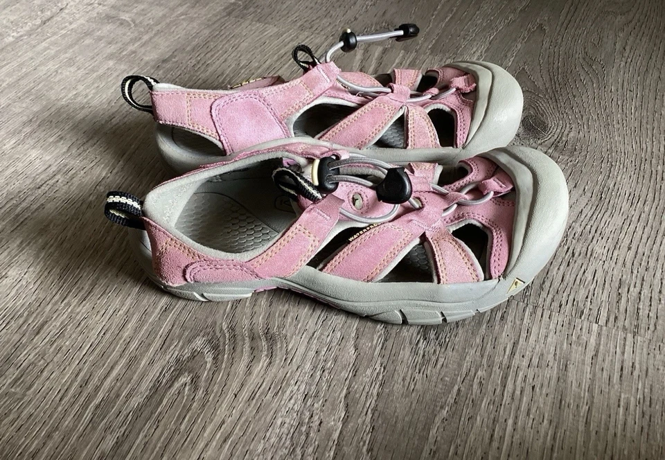 Keen Venice Youth Girls Size 5 37.5 Waterproof Pink Sandals Slip On Shoes - Image 1 of 4