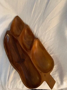 Vintage Wooden Leaf Server EUC 4 Compartmens - Picture 1 of 8