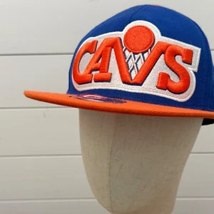 Cappello Mitchell and Ness Cleveland Cavaliers aderente taglia 8 stile vintage logo Cavs - Foto 1 di 12