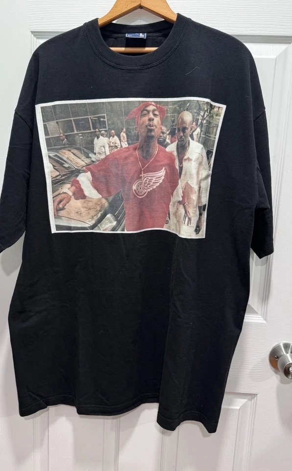 Camisa De Colección Y2K Tupac Shakur Deluxe Red Wings Rapero Death Row Records 3XL Foto 1 de 4