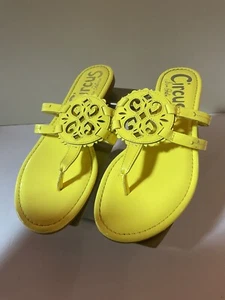 Circus By Sam Edelman Women's Cherri Medallion Yellow Flat Thong Sandals 9M - Picture 1 of 13