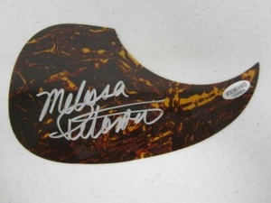 Melissa Peterman Battipenna per chitarra acustica autografato - Foto 1 di 2