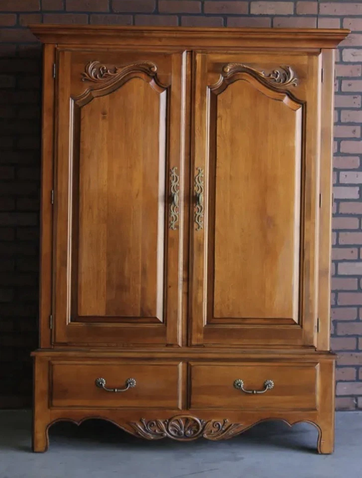 Exquisito gabinete de TV de campo francés vintage Ethan Allen Foto 1 de 4