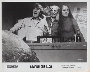 Robert Walker Jr. + Gwynne Gilford in Beware! The Blob (1972) ❤ Photo K 379 - Picture 1 of 2