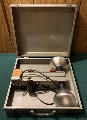 Vtg SMITH VICTOR Griffith USA L400 FILMING Photography METAL 4 Light BAR & Case - Image 1 of 4