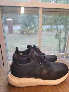 Size 7 - adidas Swift Run Core Black - Picture 1 of 12