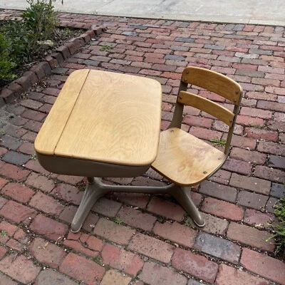 Escritorio escolar Mid-Century para niños jóvenes adultos con silla adjunta - metal y madera Foto 1 de 4