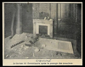 1906  --  GRENOBLE   BUREAU DU COMMISSAIRE APRES LE PASSAGE DES EMEUTIERS  3R742 - Picture 1 of 1