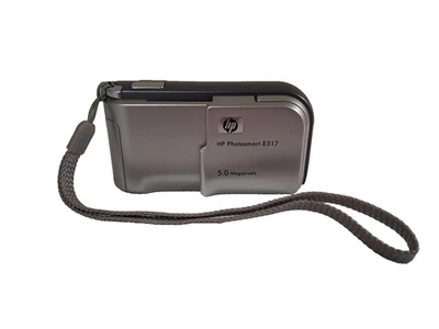 HP Photosmart E317 5.0MP Digital Camera - Silver - Image 1 of 4