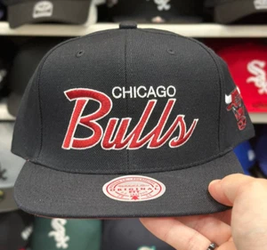 Chicago Bulls Script Mitchell & Ness Snapback Black - Bild 1 von 4