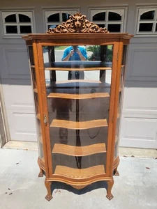 Pristine 1900 American Oak Serpentine-Front China / Curio Cabinet - RJ Horner? - Picture 1 of 12