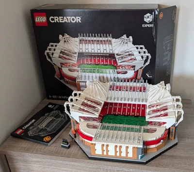 LEGO 10272 Expert: Old Trafford Manchester United 100% complete retired - Image 1 of 4