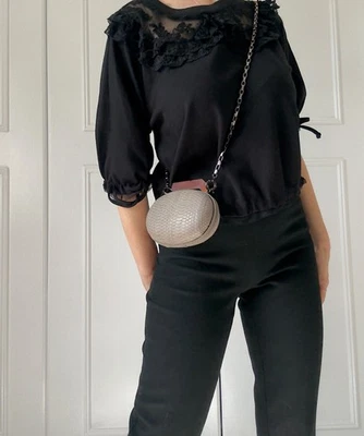 Bolso clutch Matthew Williamson gris piel de serpiente carcasa dura con cadena usado una vez Foto 1 de 4