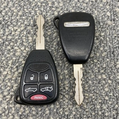 Lot x 2 CHRYSLER Key Fob RHK Remote 5 Button - OHT692427AA / 04589342AD / Locked - Image 1 of 4