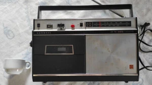 Radio Mangianastri National RQ2315 AM FM Vintage anni 70 ricambi non funzionante - Foto 1 di 10