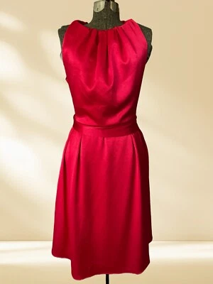 Vestido Formal CELINE Rojo Satinado Espalda Abierta Línea A Ajuste y Acampanado Talla 12 Usado en Excelente Condición Foto 1 de 4