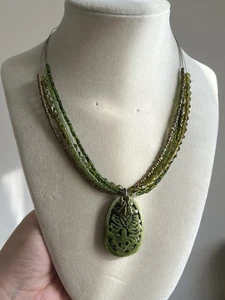 "Antiguo collar de cuentas de semilla verde bronce vintage colgante de madera de varios hilos 18""" - Imagen 1 de 4